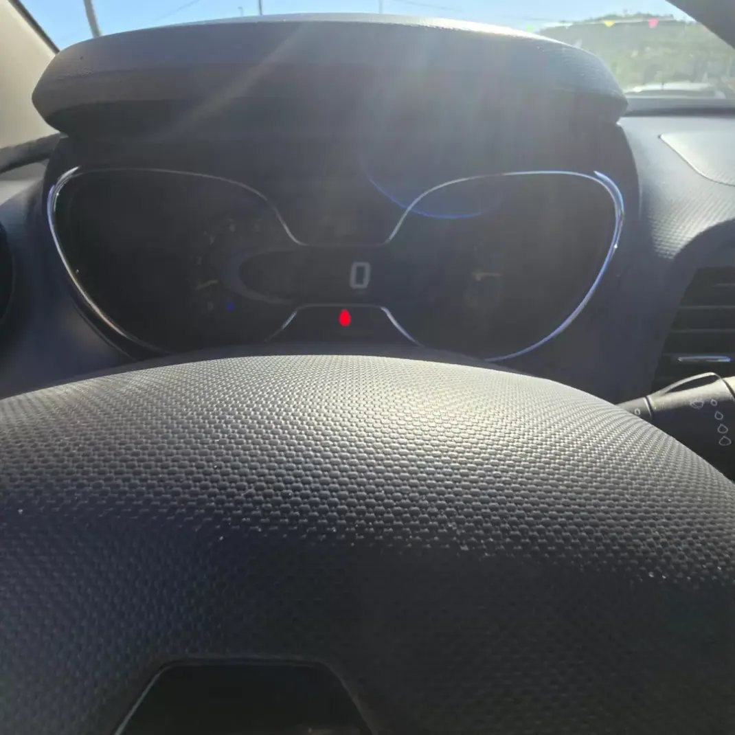 Renault Captur 2015 - 8950 EUR, 233891 km - 233891km - foto 7 de 14