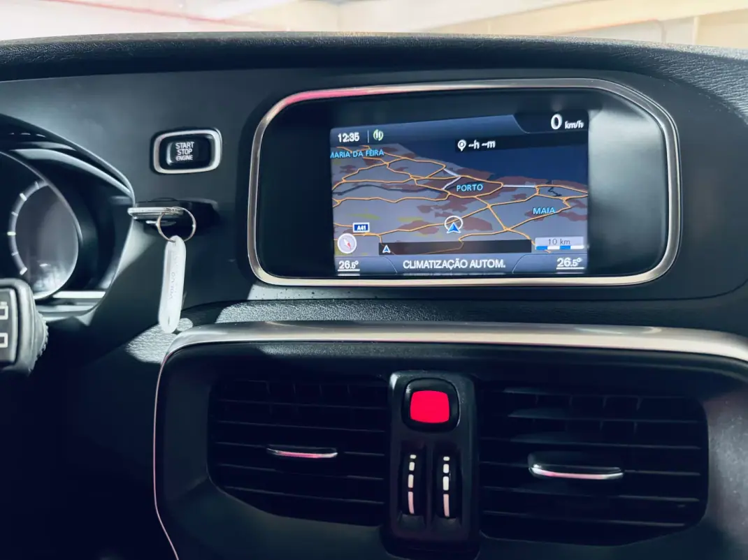 Volvo V40 2013 - 9990 EUR, 258002 km - AUTO.MOTO.pt - 258002km - foto 25 de 31