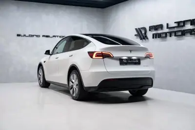 Tesla Model Y 2023 - 35950 EUR, 57000 km - 57000km - foto 10 de 49