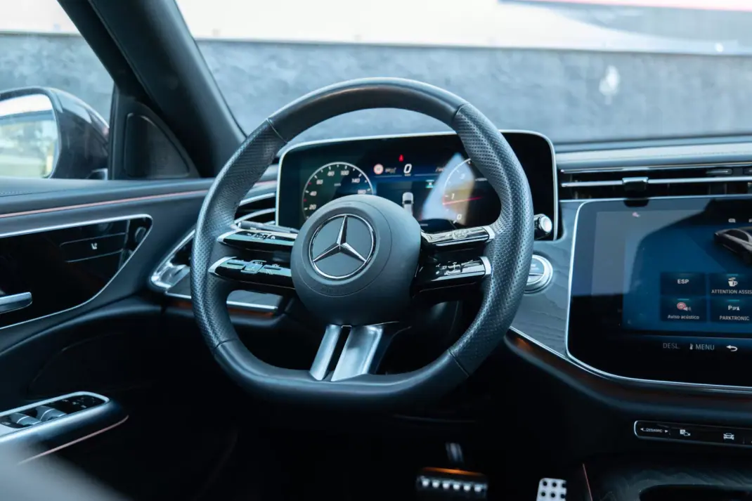 Mercedes-Benz E 220 2024 - 54900 EUR, 2024 km - AUTO.MOTO.pt - 2024km - foto 15 de 27