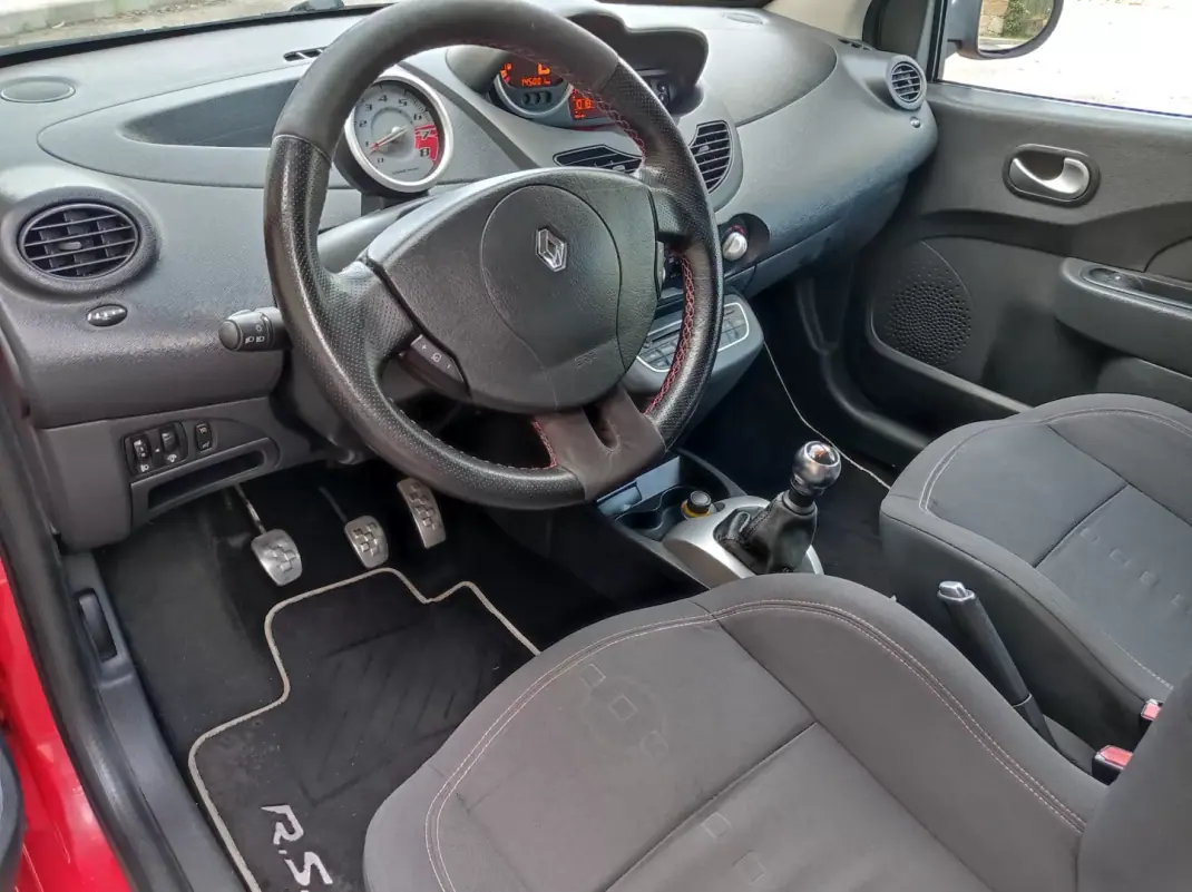 Renault Twingo 2009 - 11700 EUR, 145500 km - AUTO.MOTO.pt - 145500km - foto 13 de 15