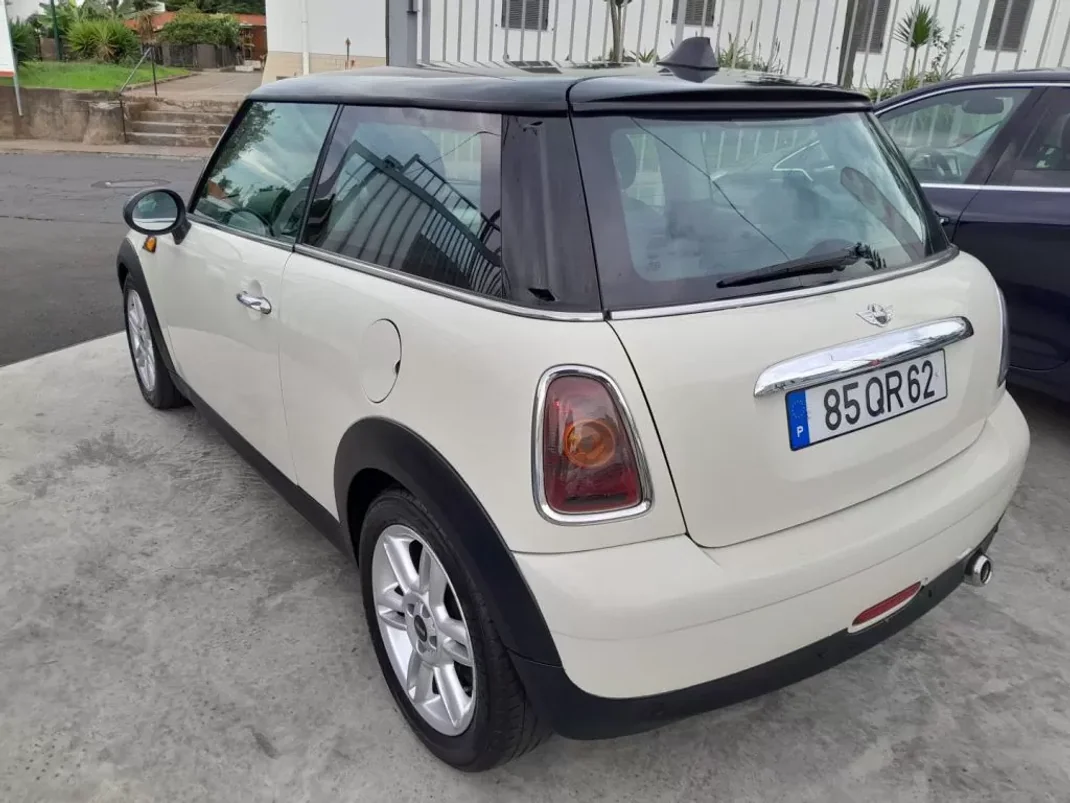 MINI Cooper 2008 - 9900 EUR, 208661 km - AUTO.MOTO.pt - 208661km - foto 7 de 14