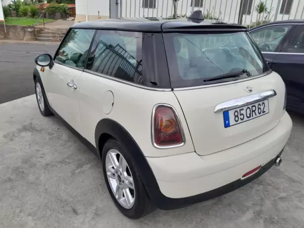 MINI Cooper 2008 - 9900 EUR, 208661 km - AUTO.MOTO.pt - 208661km - foto 7 de 14