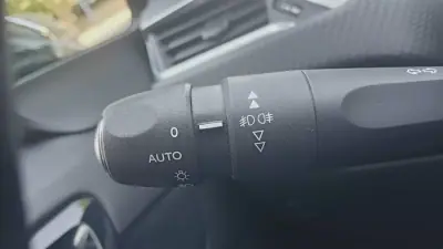 Peugeot 208 2019 - 8299 EUR, 136000 km - AUTO.MOTO.pt - 136000km - foto 25 de 48