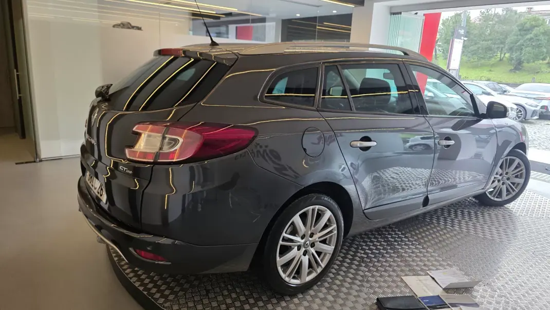 Renault Mégane Sport Tourer 2010 - 6900 EUR, 266834 km - AUTO.MOTO.pt - 266834km - foto 20 de 45