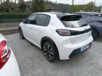 Peugeot 208 2020 - 14750 EUR, 43000 km - AUTO.MOTO.pt - 43000km - foto 3 de 6