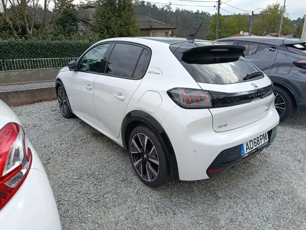 Peugeot 208 2020 - 14750 EUR, 43000 km - AUTO.MOTO.pt - 43000km - foto 3 de 6