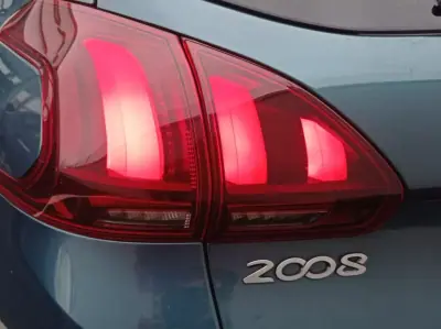 Peugeot 2008 2016 - 12200 EUR, 107000 km - AUTO.MOTO.pt - 107000km - foto 12 de 20