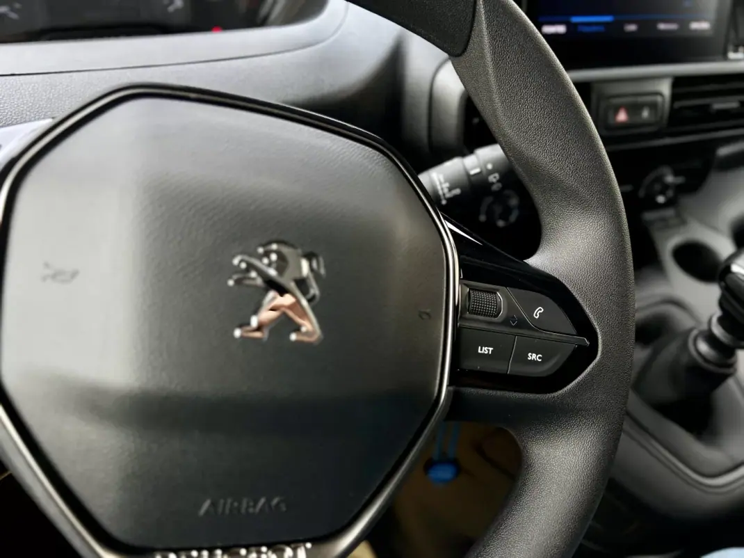 Peugeot Partner 1.5 BlueHdi L2 102Cv | CARPLAY | IVA DEDUTÍVEL 2023 - 16950 EUR, 47000 km - AUTO.MOTO.pt - 47000km - foto 18 de 21