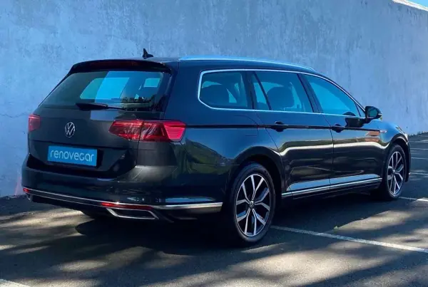 Volkswagen Passat Variant 2021 - 19900 EUR, 129031 km - AUTO.MOTO.pt - 129031km - foto 6 de 22