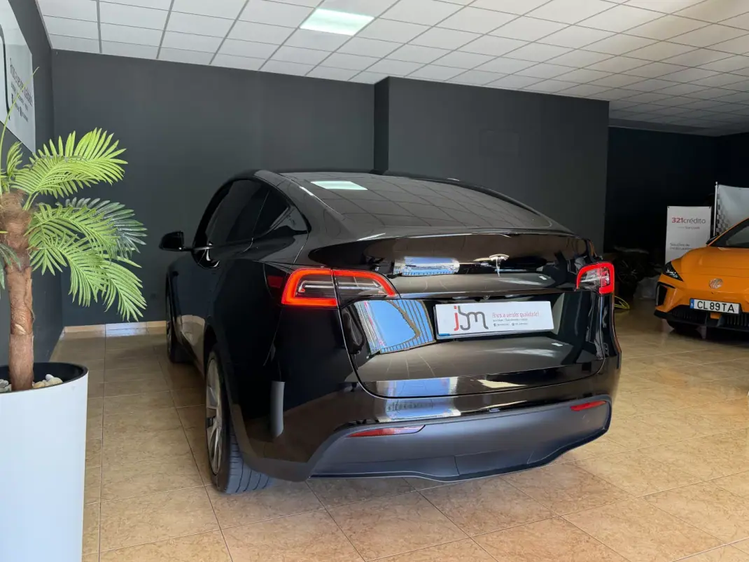 Tesla Model Y 2023 - 36500 EUR, 16200 km - 16200km - foto 5 de 15