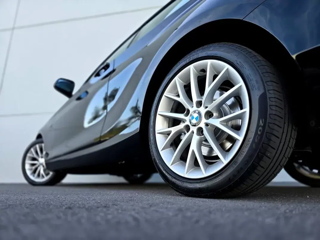 BMW 118 2013 - 12500 EUR, 140000 km - AUTO.MOTO.pt - 140000km - foto 7 de 35