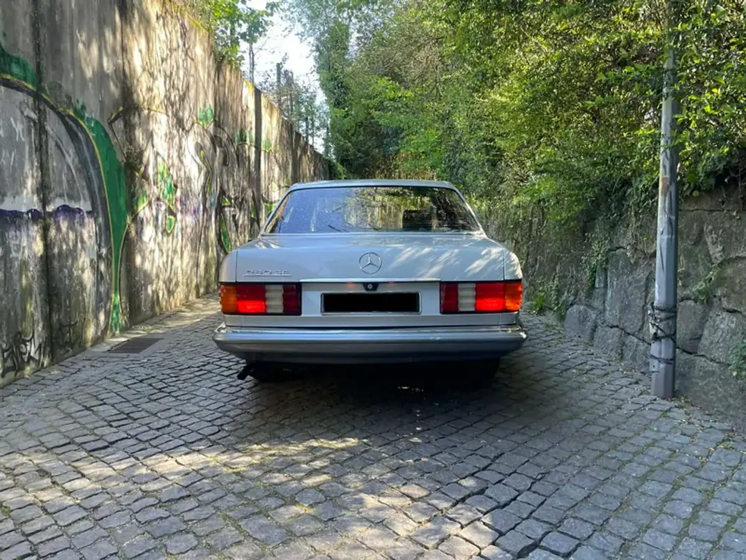 Mercedes-Benz 280 1982 - 11900 EUR, 215000 km - 215000km - foto 17 de 23
