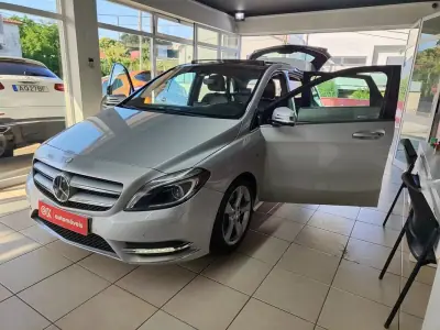 Mercedes-Benz B 180 2012 - 10950 EUR, 220000 km - AUTO.MOTO.pt - 220000km - foto 21 de 32