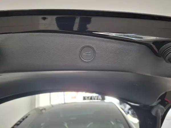 Tesla Model 3 2023 - 31900 EUR, 69700 km - AUTO.MOTO.pt - 69700km - foto 10 de 13