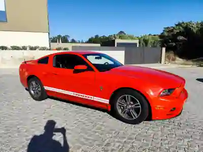 Ford Mustang 2013 - 27500 EUR, 32000 km - AUTO.MOTO.pt - 32000km - foto 8 de 15