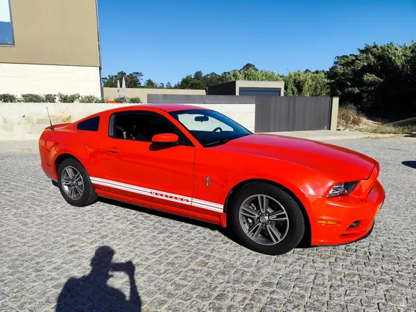 Ford Mustang 2013 - 27500 EUR, 32000 km - AUTO.MOTO.pt - 32000km - foto 8 de 15