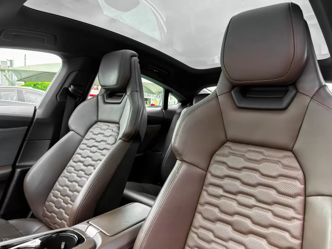 Audi e-tron GT 2022 - 58500 EUR, 86000 km - 86000km - foto 28 de 36