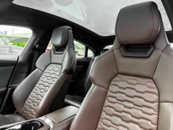 Audi e-tron GT 2022 - 58500 EUR, 86000 km - AUTO.MOTO.pt - 86000km - foto 28 de 36