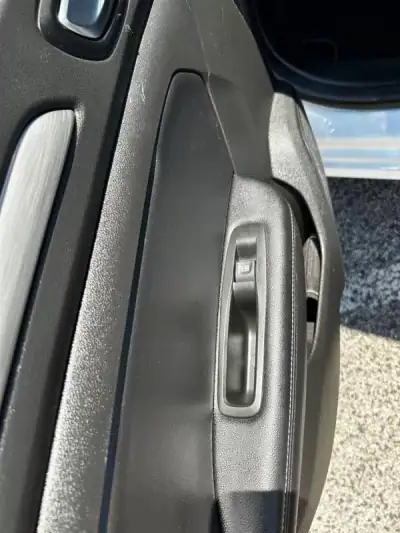Renault Mégane 2019 - 14250 EUR, 135000 km - AUTO.MOTO.pt - 135000km - foto 16 de 39