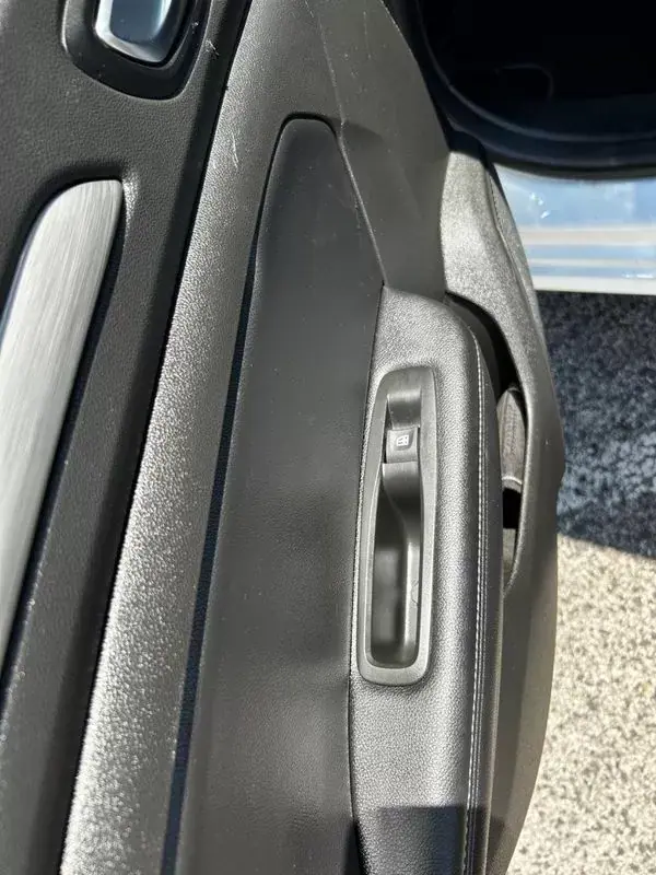 Renault Mégane 2019 - 14250 EUR, 135000 km - AUTO.MOTO.pt - 135000km - foto 16 de 39