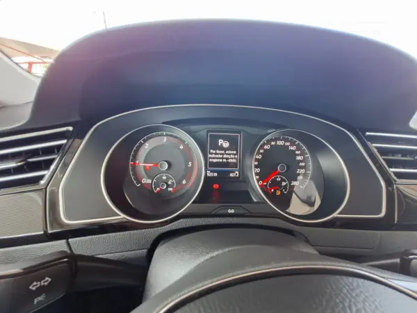 Volkswagen Arteon 2019 - 24750 EUR, 92519 km - AUTO.MOTO.pt - 92519km - foto 30 de 42