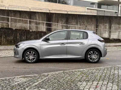 Peugeot 208 2022 - 14500 EUR, 63000 km - AUTO.MOTO.pt - 63000km - foto 3 de 25