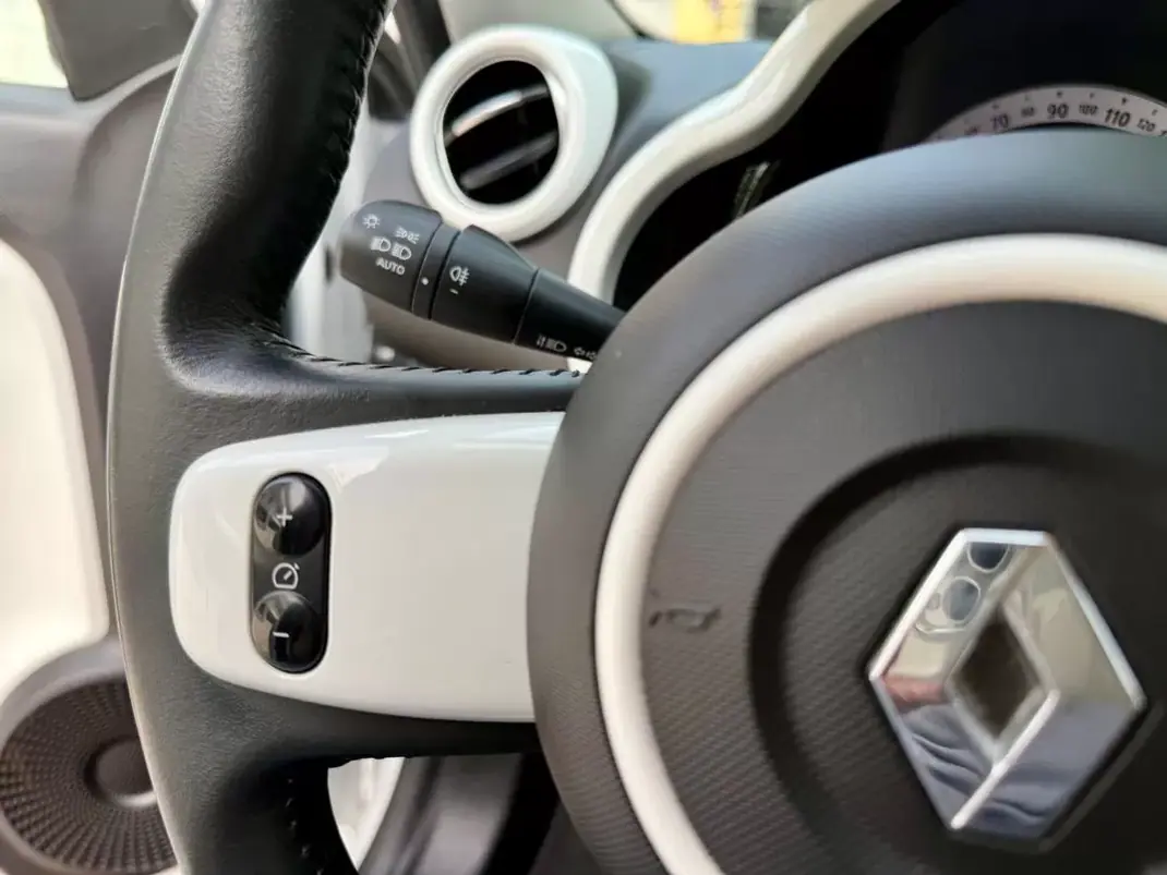 Renault Twingo 2021 - 9890 EUR, 158900 km - AUTO.MOTO.pt - 158900km - foto 21 de 33