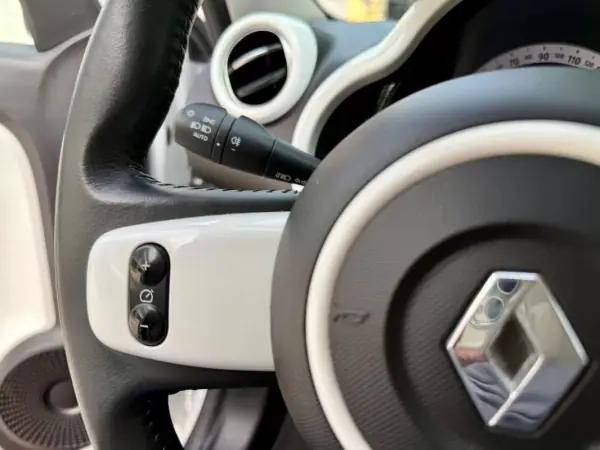 Renault Twingo 2021 - 9390 EUR, 158900 km - AUTO.MOTO.pt - 158900km - foto 21 de 33