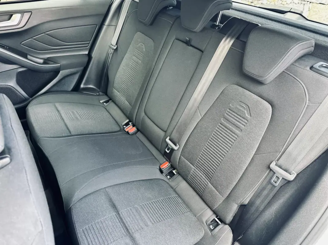 Ford Focus 2019 - 13990 EUR, 83000 km - AUTO.MOTO.pt - 83000km - foto 40 de 51