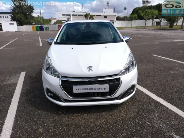 Peugeot 208 2019 - 12250 EUR, 136000 km - AUTO.MOTO.pt - 136000km - foto 19 de 23