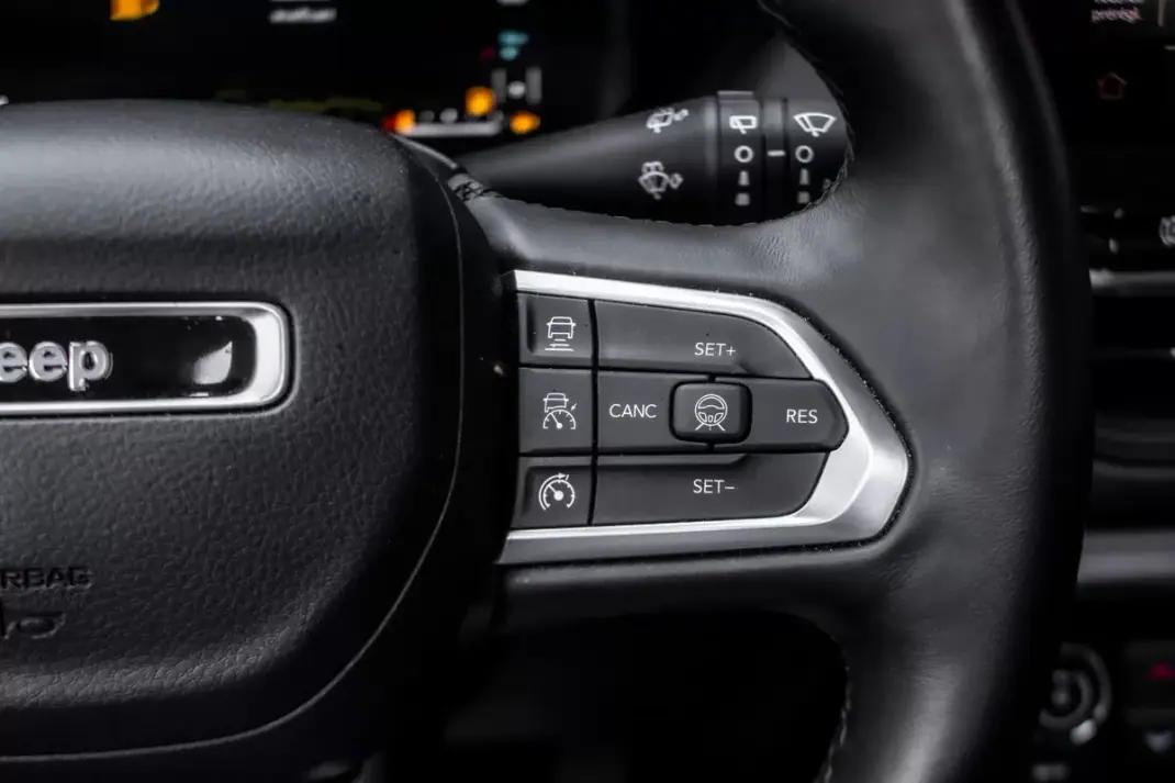 Jeep Compass 2023 - 25490 EUR, 87819 km - AUTO.MOTO.pt - 87819km - foto 15 de 47