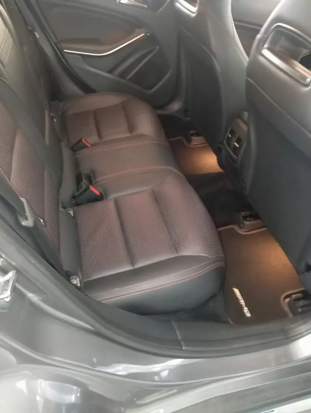 Mercedes-Benz GLA 220 2018 - 27500 EUR, 105000 km - AUTO.MOTO.pt - 105000km - foto 30 de 39
