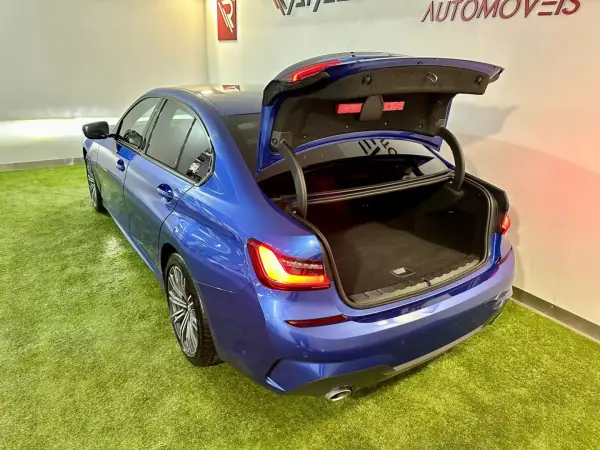 BMW 330e 2019 - 29750 EUR, 99000 km - AUTO.MOTO.pt - 99000km - foto 34 de 46