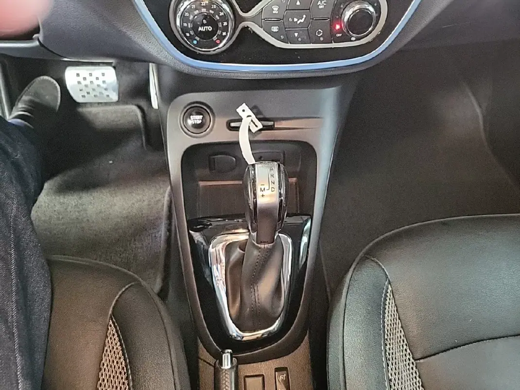 Renault Captur 2017 - 11900 EUR, 118207 km - 118207km - foto 15 de 23