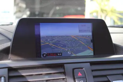 BMW 116 2013 - 9900 EUR, 211000 km - AUTO.MOTO.pt - 211000km - foto 14 de 17