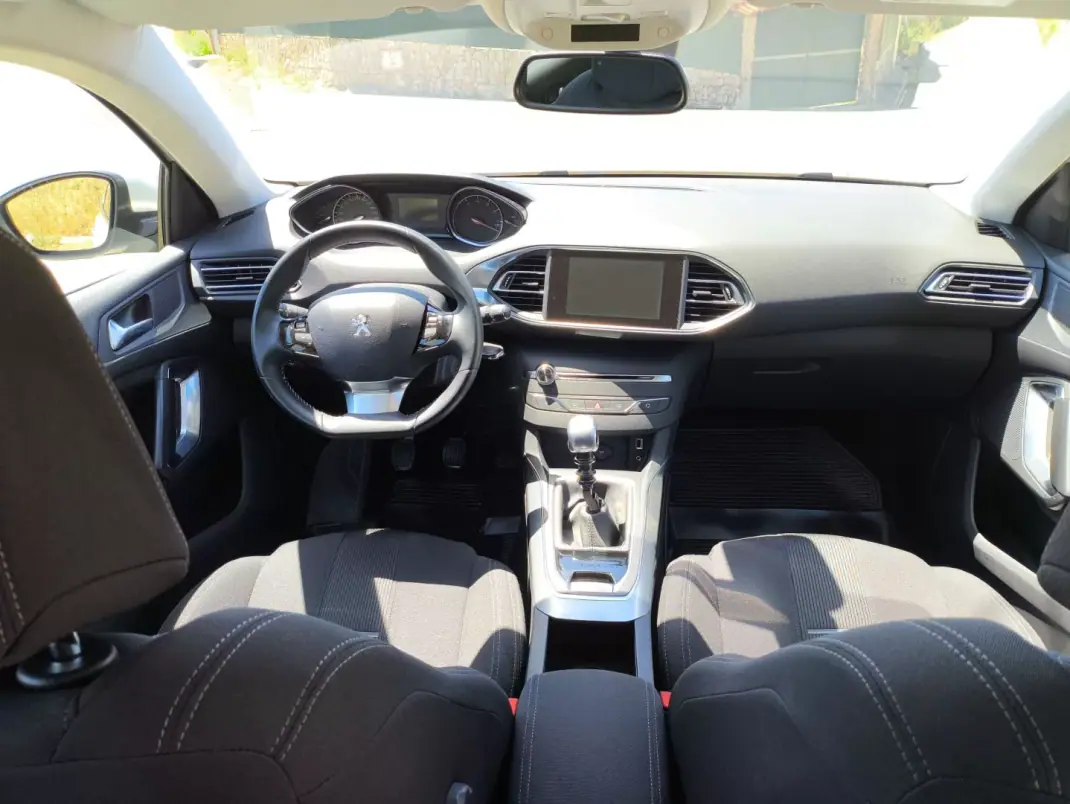 Peugeot 308 2016 - 9165 EUR, 160500 km - 160500km - foto 9 de 12
