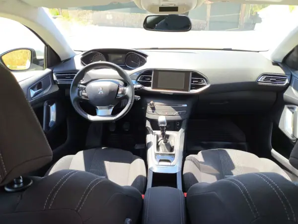 Peugeot 308 2016 - 9165 EUR, 160500 km - 160500km - foto 9 de 12