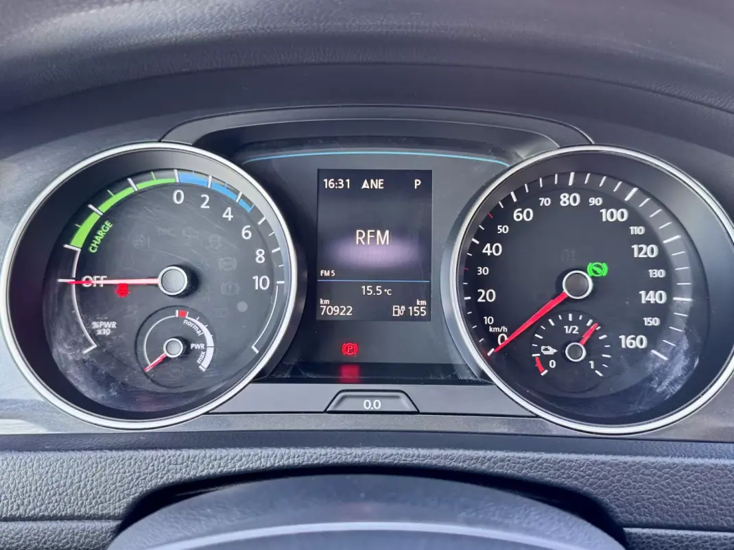 Volkswagen e-Golf 2019 - 16500 EUR, 70000 km - AUTO.MOTO.pt - 70000km - foto 13 de 18
