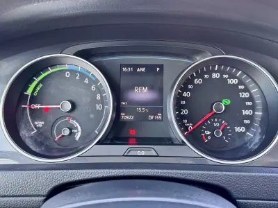 Volkswagen e-Golf 2019 - 16500 EUR, 70000 km - AUTO.MOTO.pt - 70000km - foto 13 de 18