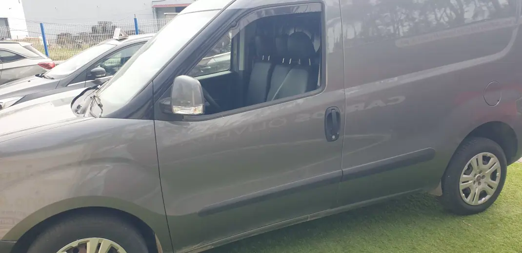 Fiat DOBLO CARGO 1.3 MULTIJET EASY 2020 - 8950 EUR, 189000 km - AUTO.MOTO.pt - 189000km - foto 3 de 11