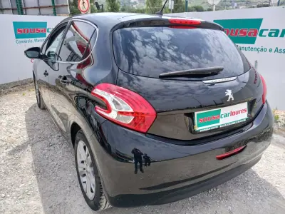 Peugeot 208 2013 - 7450 EUR, 80448 km - AUTO.MOTO.pt - 80448km - foto 11 de 25