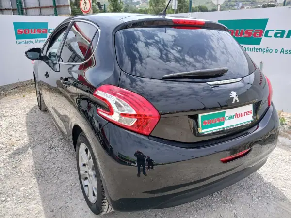 Peugeot 208 2013 - 7450 EUR, 80448 km - AUTO.MOTO.pt - 80448km - foto 11 de 25