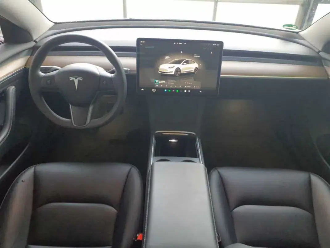 Tesla Model 3 2021 - 22900 EUR, 130000 km - AUTO.MOTO.pt - 130000km - foto 3 de 3