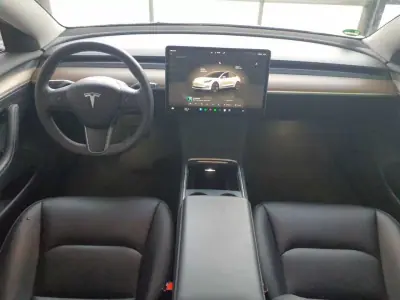Tesla Model 3 2021 - 22900 EUR, 130000 km - AUTO.MOTO.pt - 130000km - foto 3 de 3