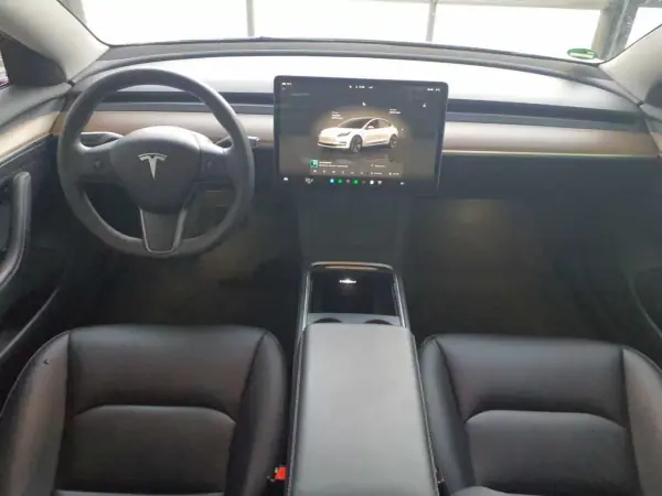 Tesla Model 3 2021 - 22900 EUR, 130000 km - AUTO.MOTO.pt - 130000km - foto 3 de 3