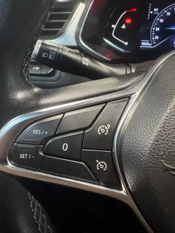 Renault Captur 2021 - 19250 EUR, 93431 km - AUTO.MOTO.pt - 93431km - foto 12 de 17