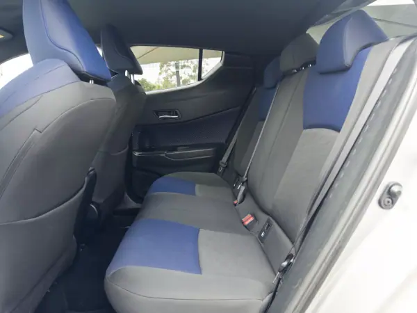 Toyota C-HR 2018 - 21990 EUR, 100000 km - AUTO.MOTO.pt - 100000km - foto 43 de 45