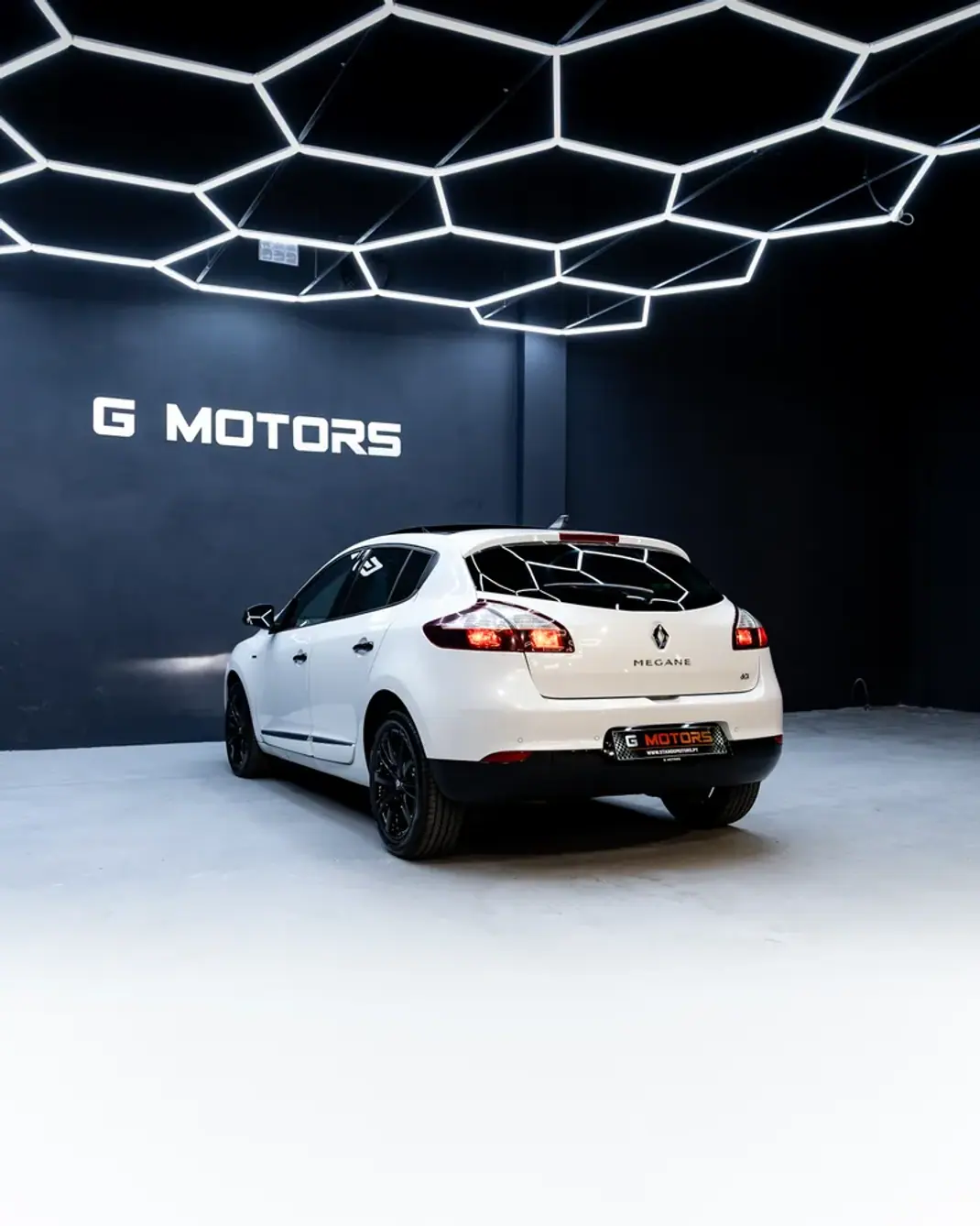 Renault Mégane 2014 - 9500 EUR, 220000 km - AUTO.MOTO.pt - 220000km - foto 11 de 28