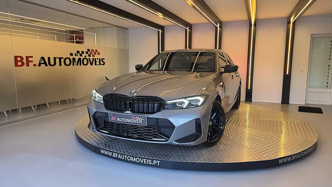 BMW 320 2024 - 42500 EUR, 5552 km - AUTO.MOTO.pt - 5552km - foto 1 de 58